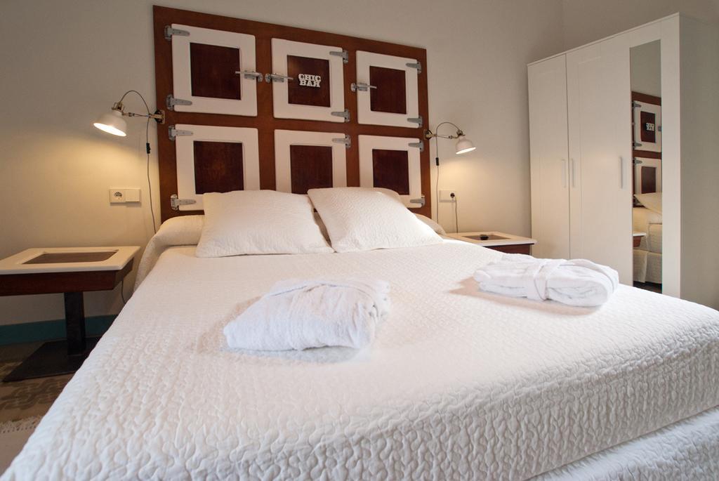 Hotel Hostal Chic Sant Feliu de Guíxols Room photo